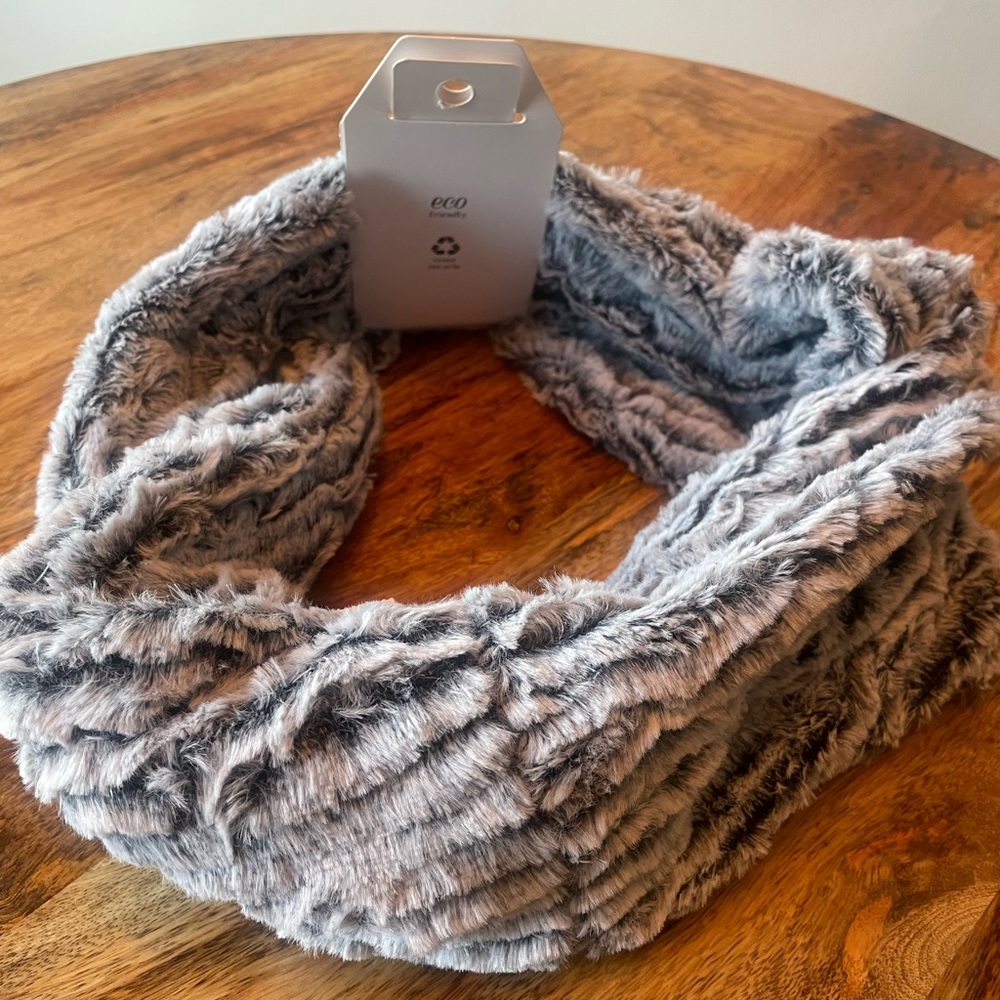 Mia & Tess wrap around neck scarf - Picture 2 of 12